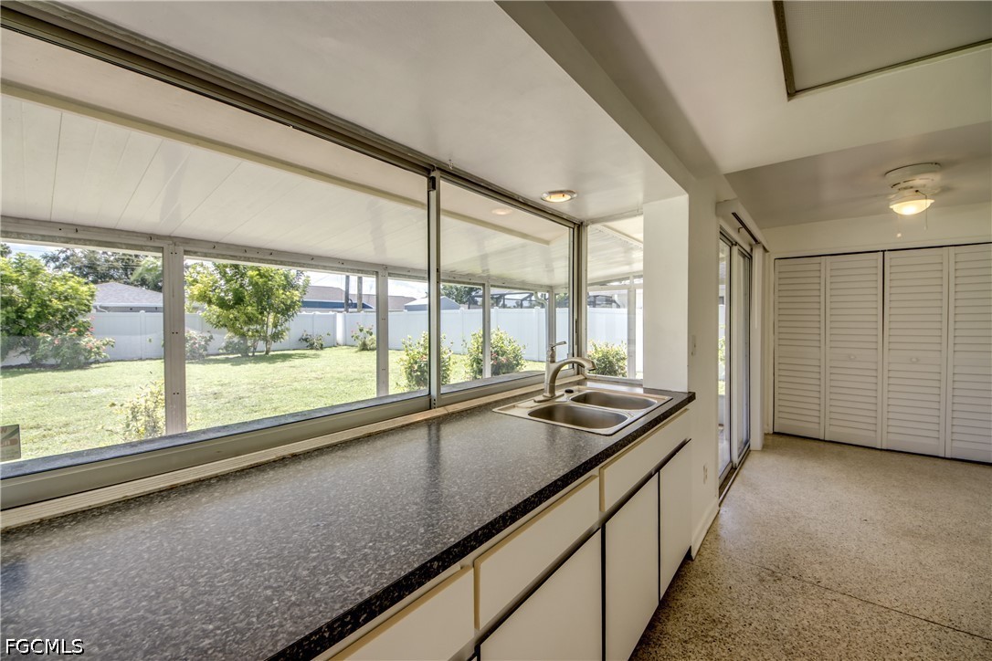 2 Bed SingleFamilyResidence for Sale in Cape Coral, photo 14