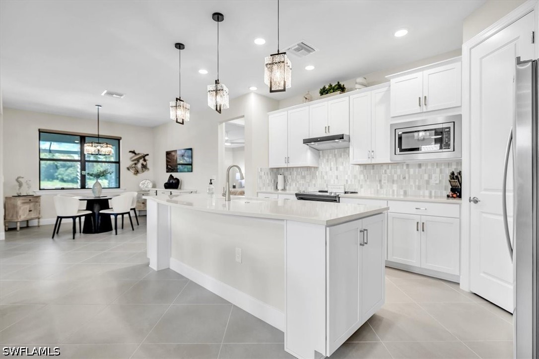 3 Bed Pool Home for Sale in Country Club, photo 14