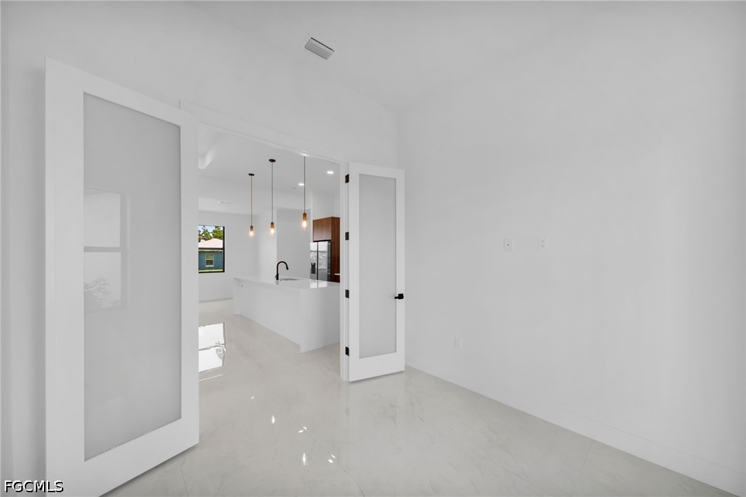 3 Bed SingleFamilyResidence for Sale in Cape Coral, photo 14