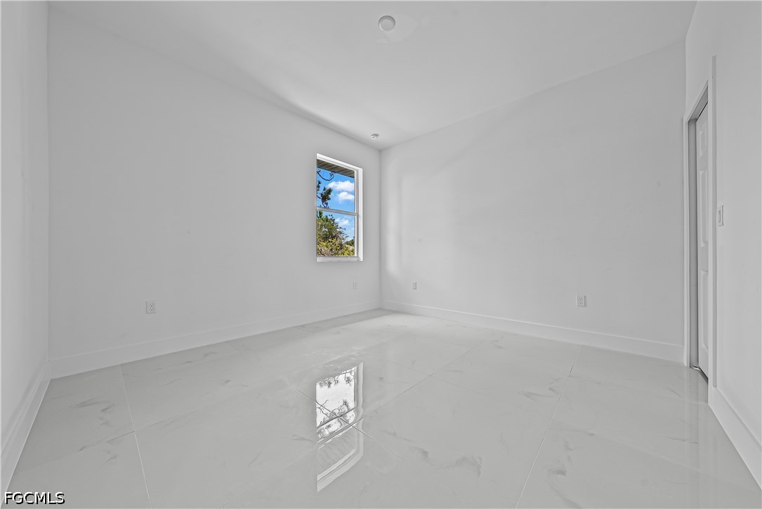 3 Bed SingleFamilyResidence for Sale in Lehigh Acres, photo 14