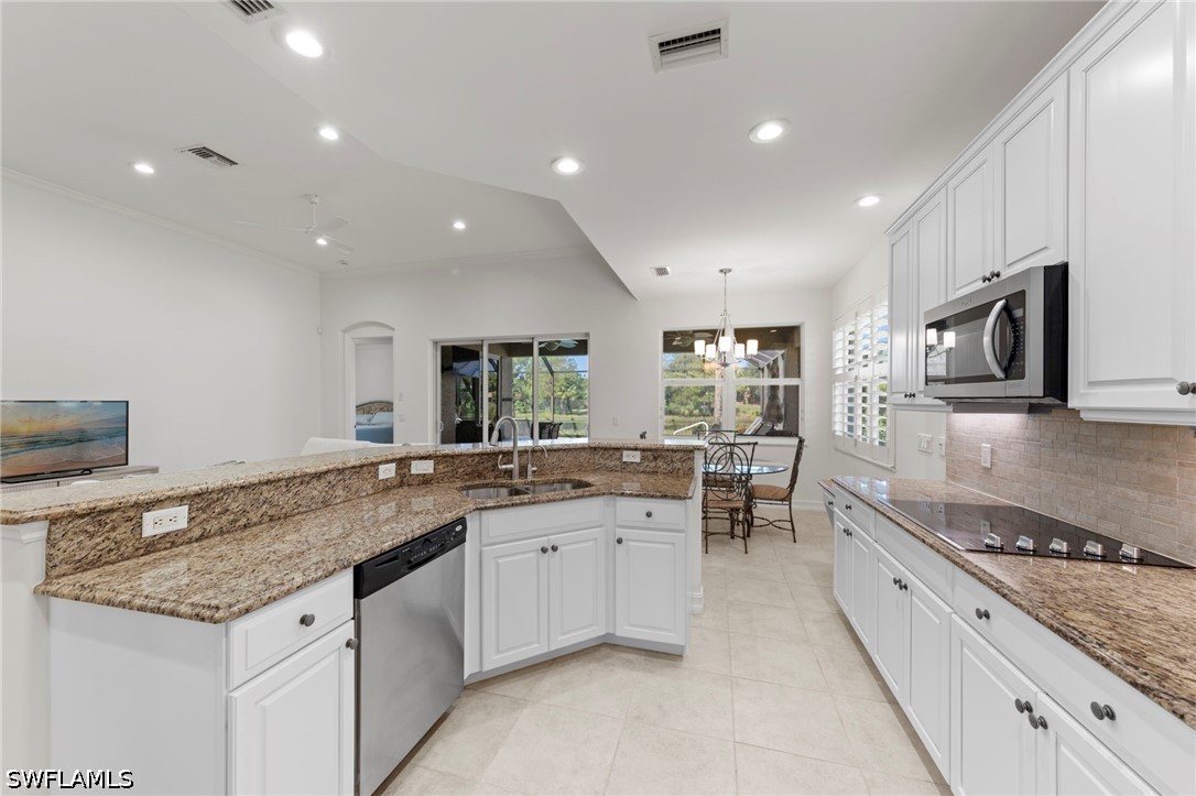 3 Bed Pool Home for Sale in Villa Capri, photo 14