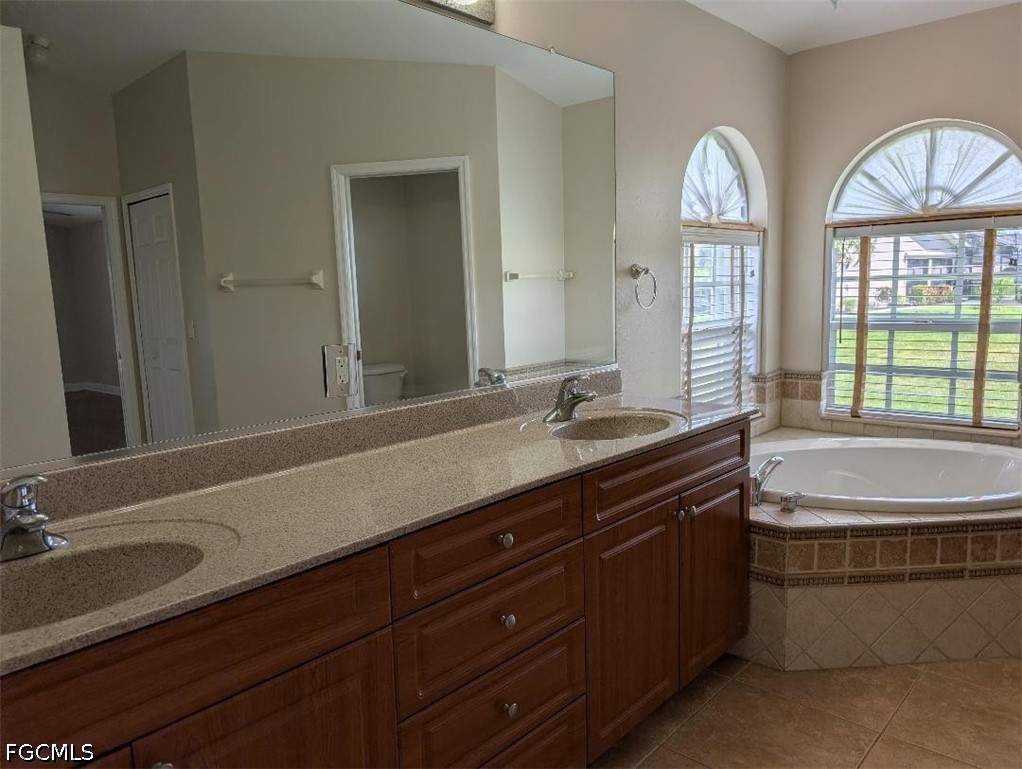1 Bed Pool Home for Sale in Cape Coral, photo 14