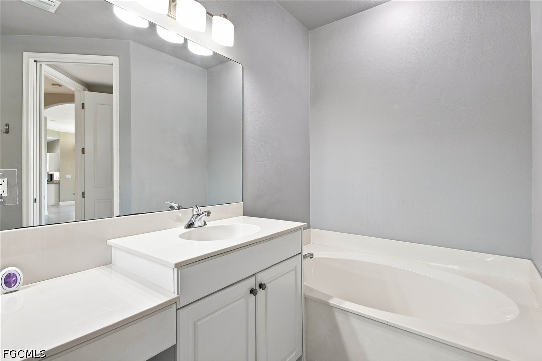 3 Bed Waterfront Home for Sale in Fort Myers, photo 14