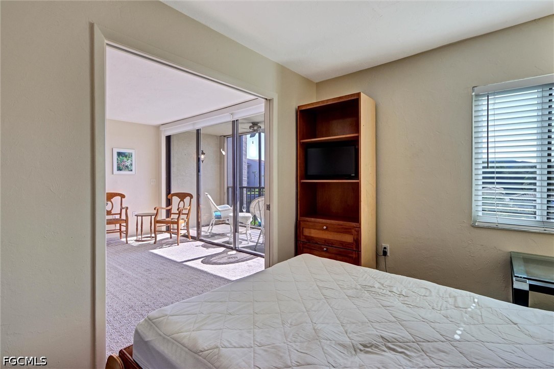 1 Bed Waterfront Home for Sale in Fort Myers, photo 14
