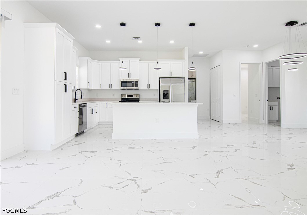 4 Bed SingleFamilyResidence for Sale in Lehigh Acres, photo 14