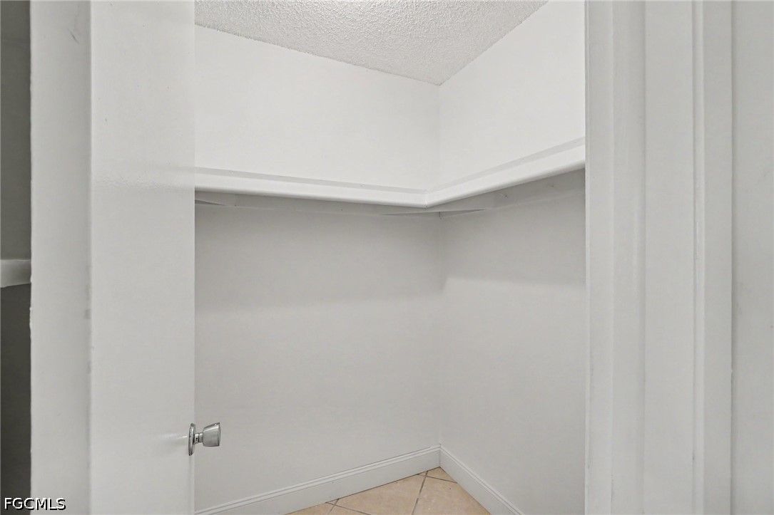 2 Bed SingleFamilyResidence for Sale in Cape Coral, photo 14