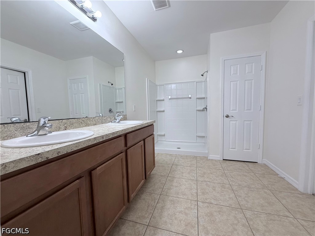 3 Bed SingleFamilyResidence for Sale in Cape Coral, photo 14