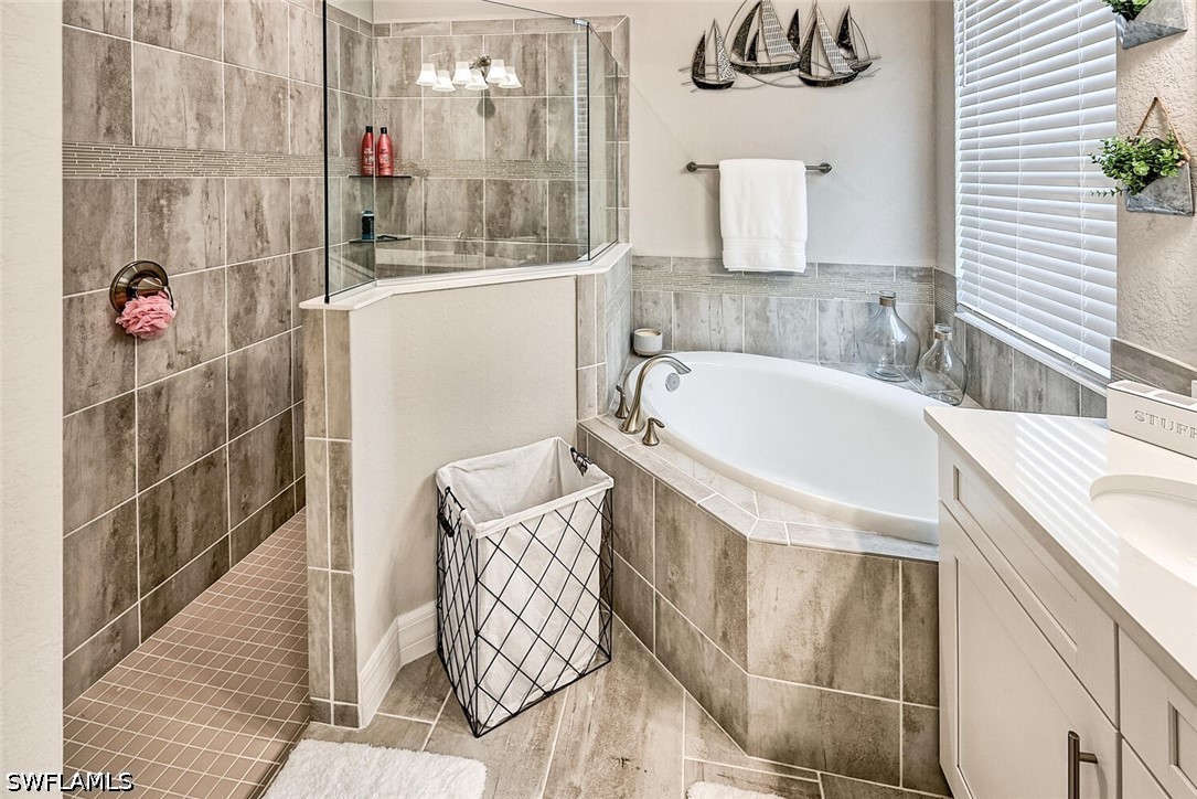 4 Bed Pool Home for Sale in Vista Wildblue, photo 14