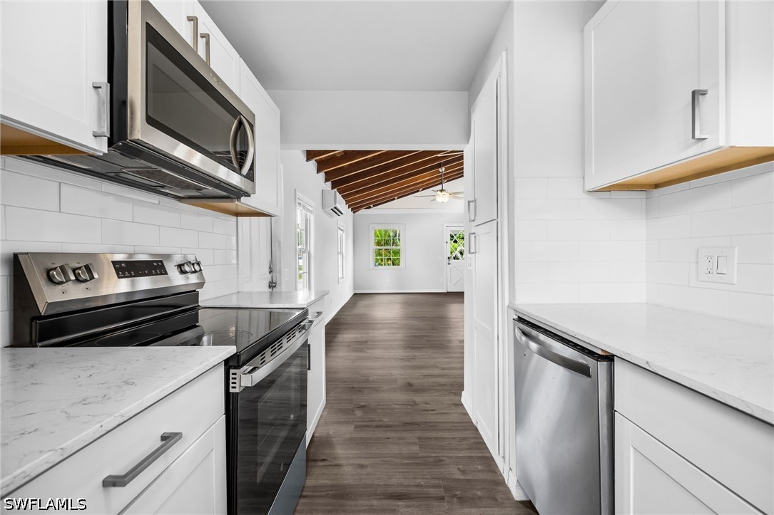 3 Bed SingleFamilyResidence for Sale in Naples, photo 14