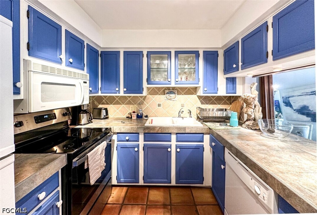 8 Bed Pool Home for Sale in Kings Lake, photo 14