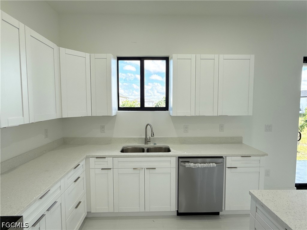 4 Bed SingleFamilyResidence for Sale in Cape Coral, photo 14