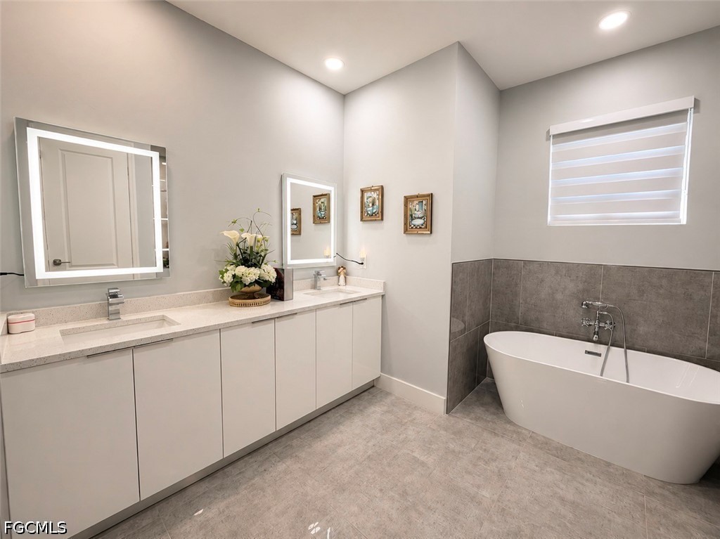 3 Bed SingleFamilyResidence for Sale in Lehigh Acres, photo 14