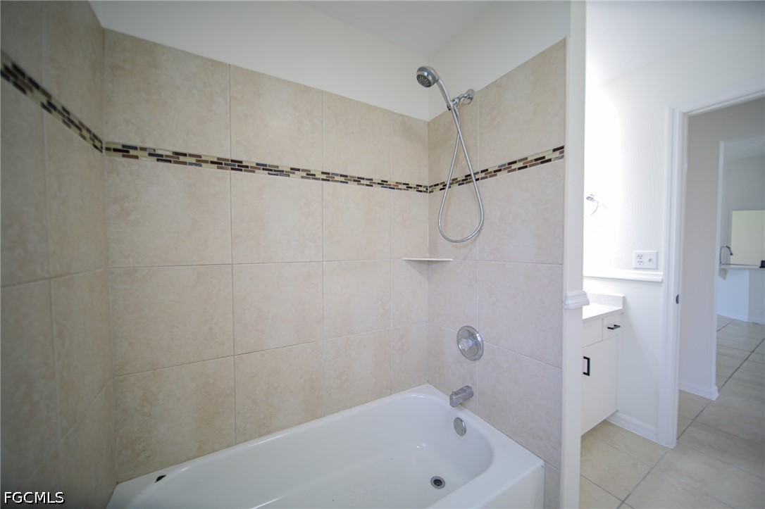 3 Bed SingleFamilyResidence for Sale in Lehigh Acres, photo 14