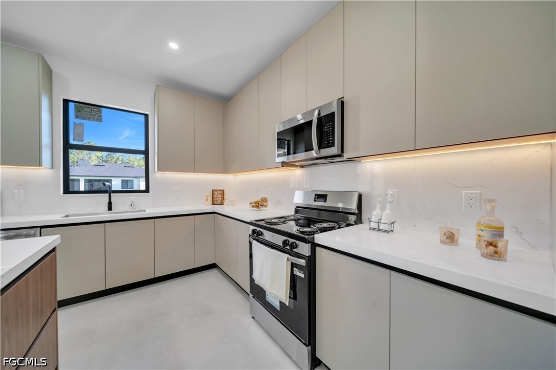 4 Bed SingleFamilyResidence for Sale in Lehigh Acres, photo 14