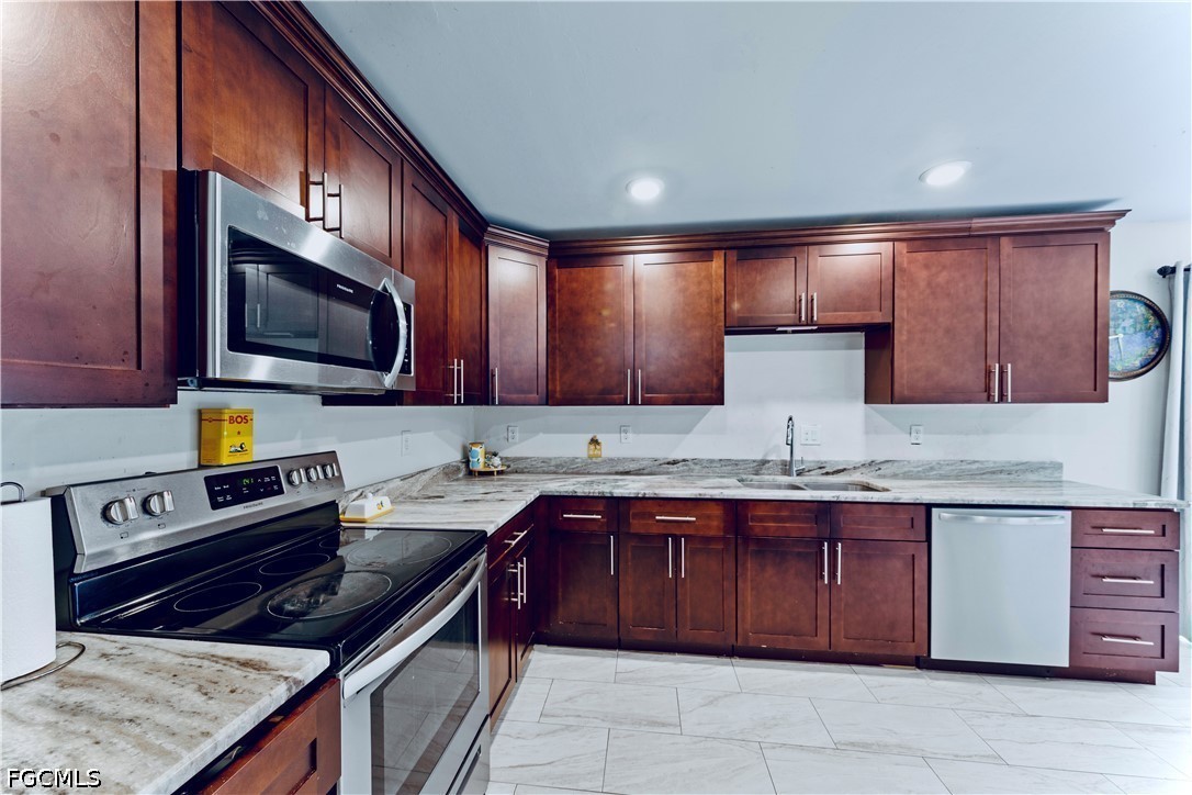 3 Bed SingleFamilyResidence for Sale in Lehigh Acres, photo 14