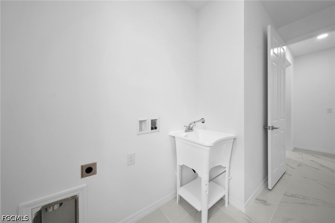 3 Bed SingleFamilyResidence for Sale in Lehigh Acres, photo 14