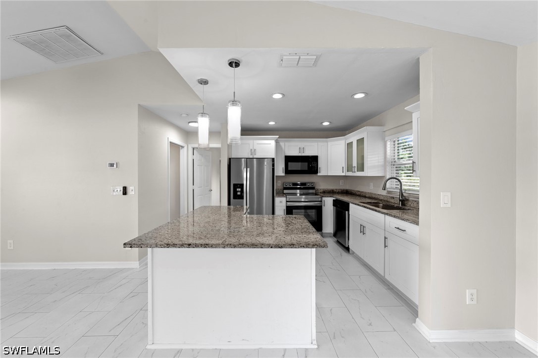 3 Bed SingleFamilyResidence for Sale in Cape Coral, photo 14