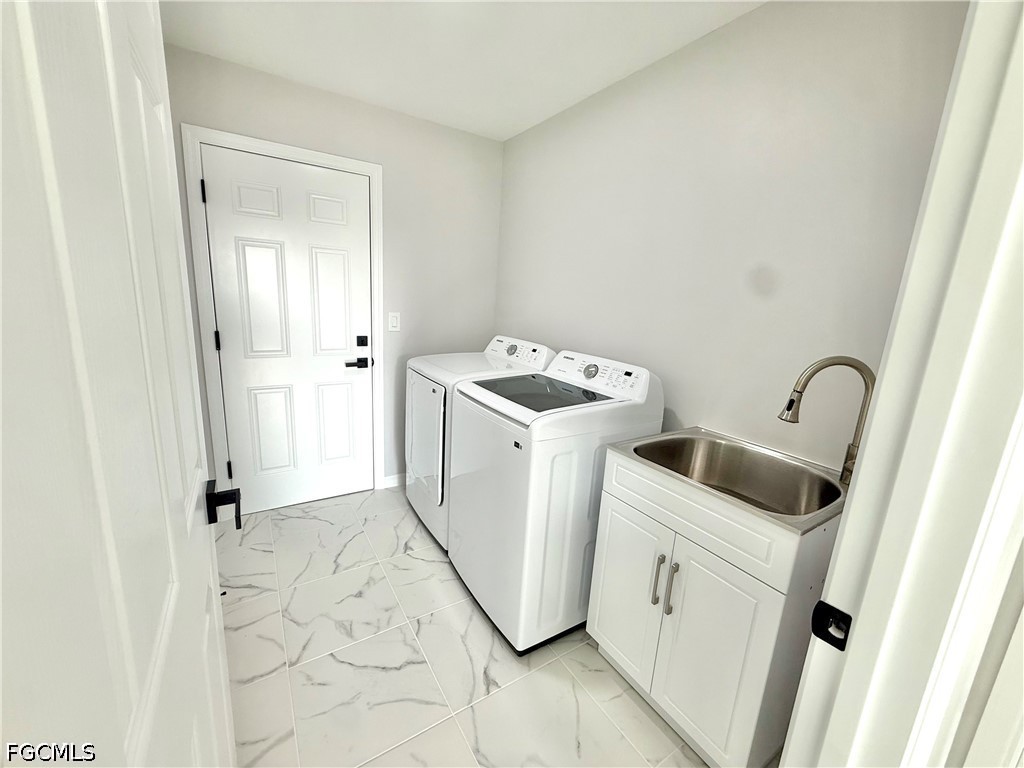 3 Bed SingleFamilyResidence for Sale in Cape Coral, photo 14