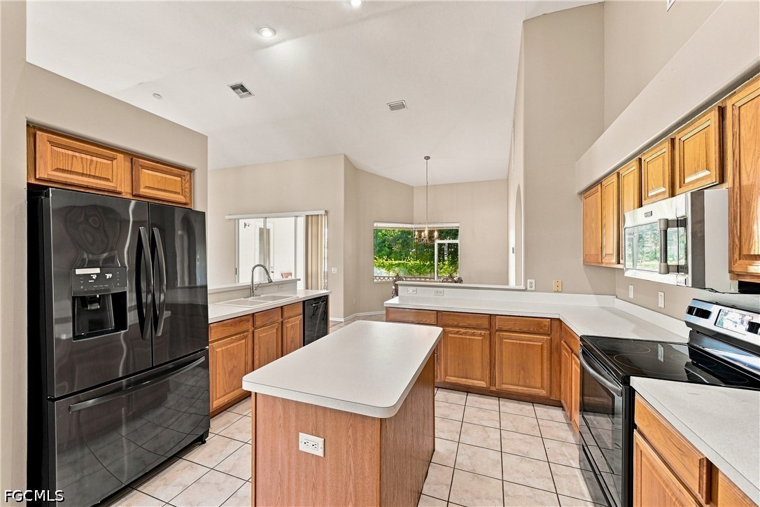 4 Bed SingleFamilyResidence for Sale in Cape Coral, photo 14