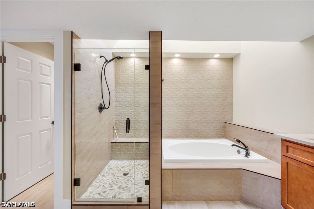 2 Bed Pool Home for Sale in Bay Villas, photo 14