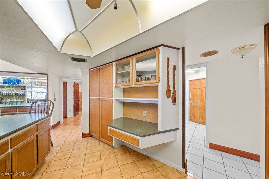 3 Bed Pool Home for Sale in Spanish Wells, photo 15