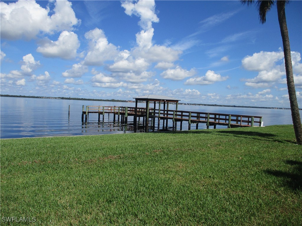 1 Bed Waterfront Home for Sale in Fort Myers, FL, $99,000 — photo 15