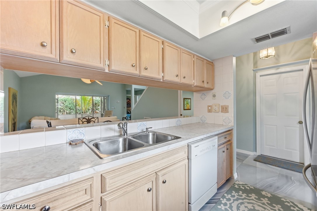 2 Bed Attached for Sale in Estero, photo 15