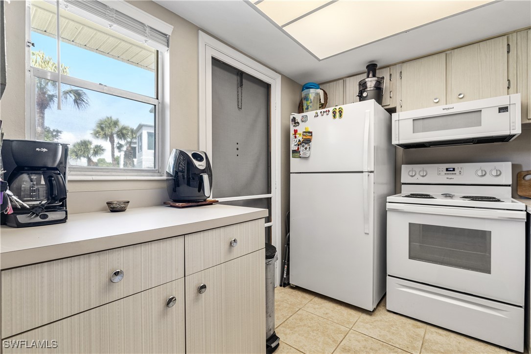 2 Bed Pool Home for Sale in Tropic Terrace, photo 15