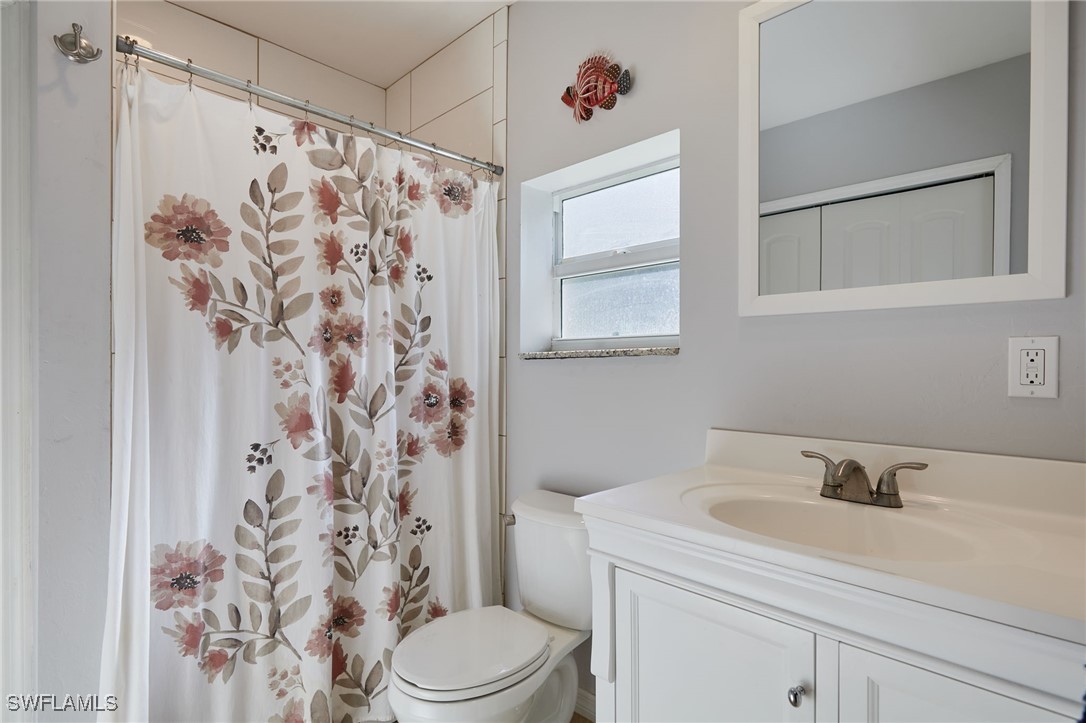2 Bed SingleFamilyResidence for Sale in Buckingham, FL — photo 15