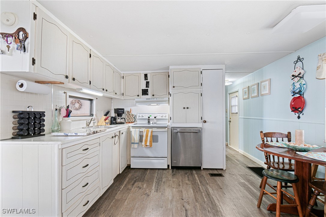 2 Bed ManufacturedHome for Sale in Fort Myers, FL, $80,000 — photo 15