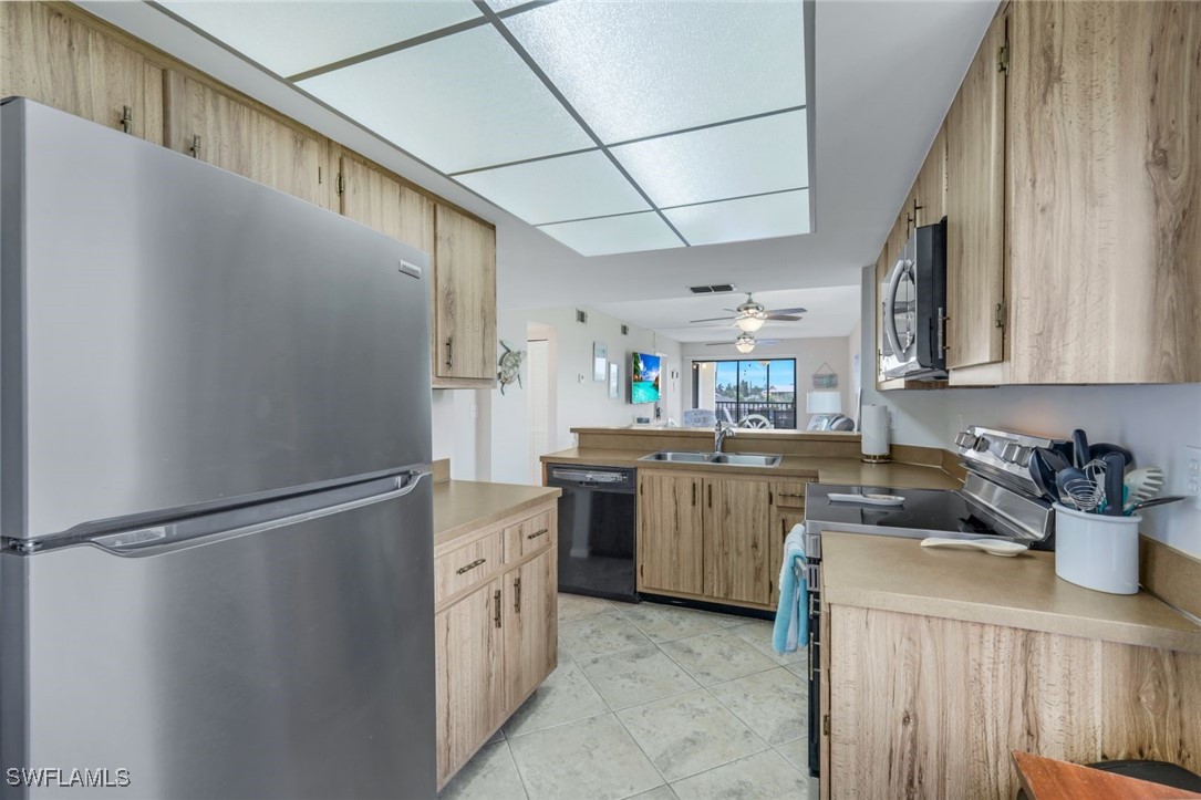 2 Bed Condominium for Sale in Fort Myers Beach, FL, $350,000 — photo 15
