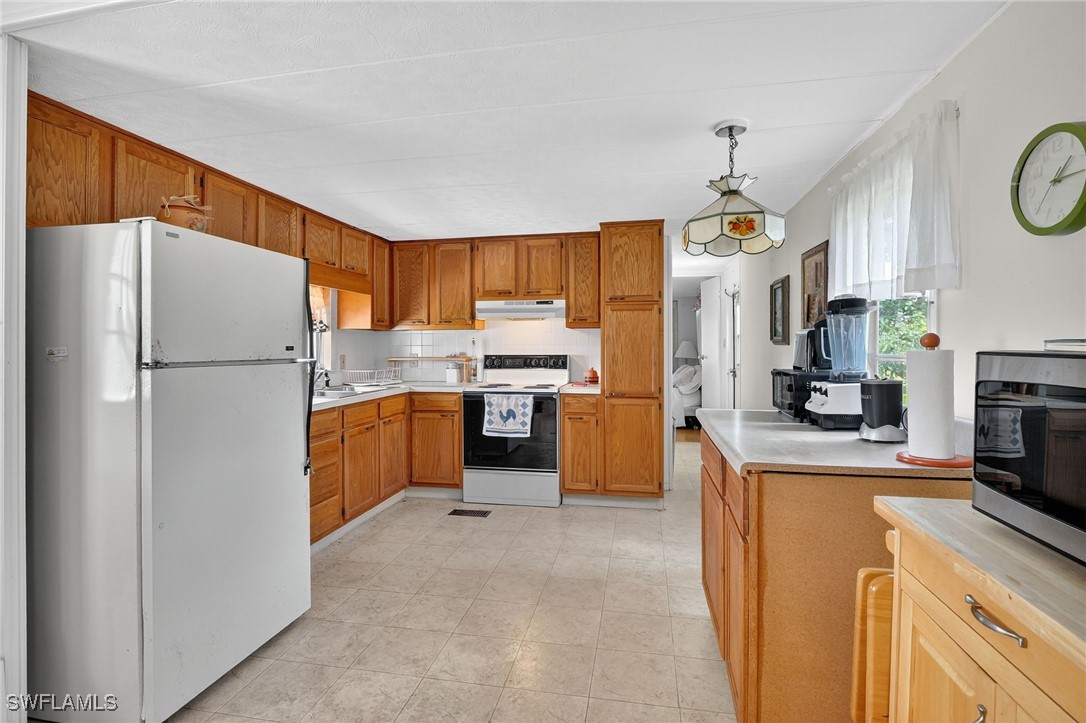 2 Bed ManufacturedHome for Sale in Riverwood, FL, $119,000 — photo 15