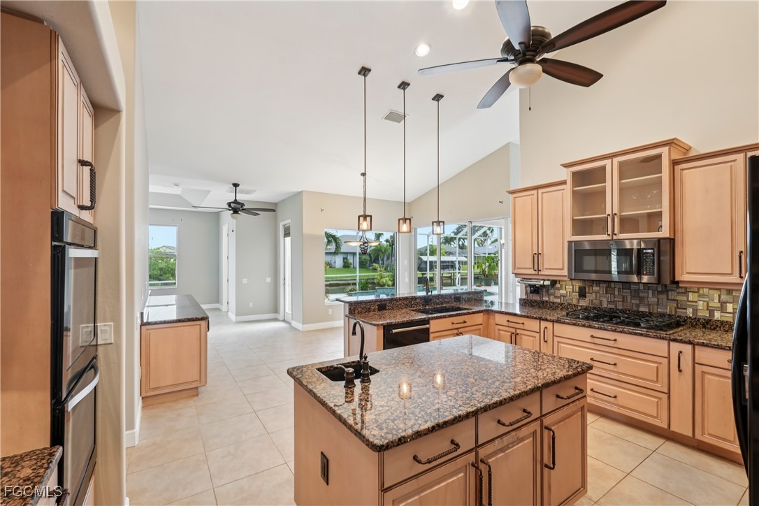 3 Bed Pool Home for Sale in Cape Coral, photo 15