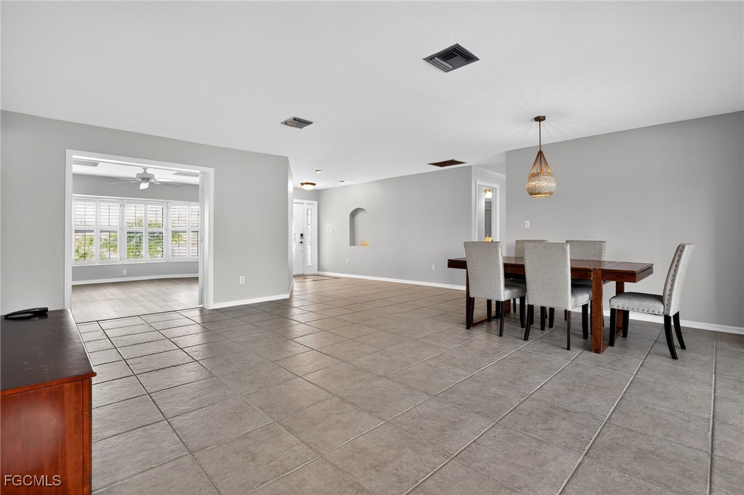 3 Bed Pool Home for Sale in Spanish Wells, photo 15