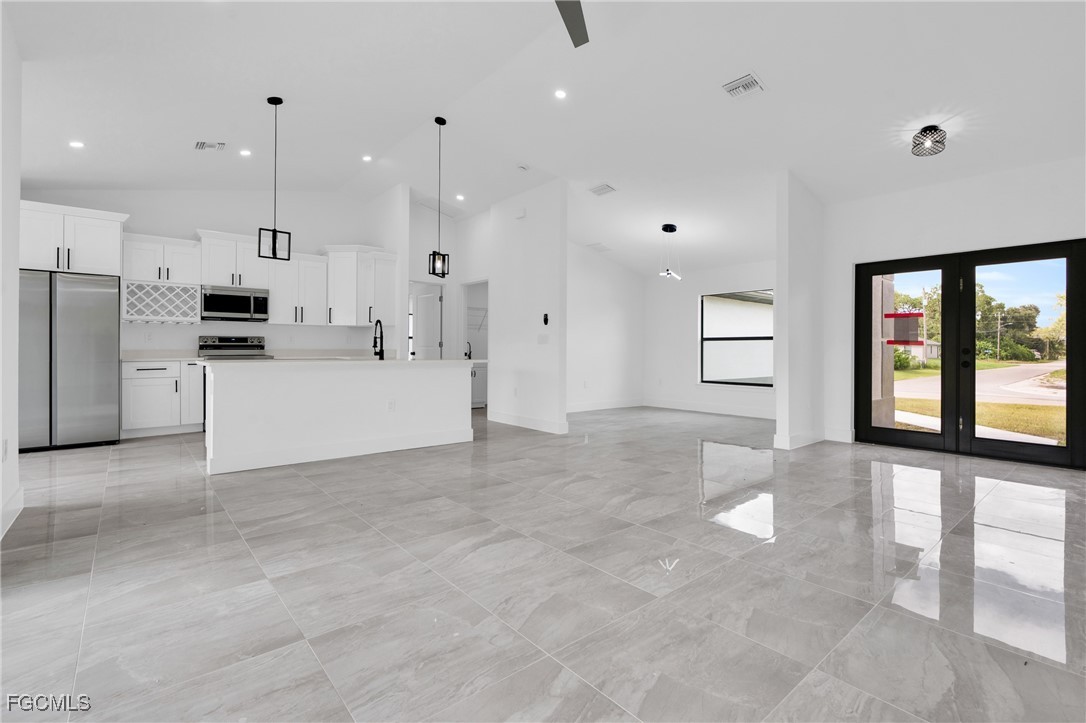 3 Bed SingleFamilyResidence for Sale in Lehigh Acres, photo 15