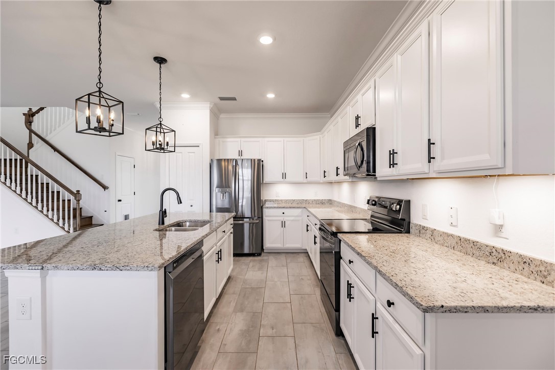 4 Bed SingleFamilyResidence for Sale in Portico, FL — photo 15