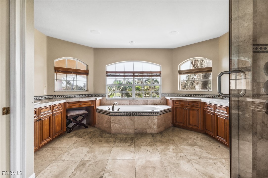 4 Bed Waterfront Home for Sale in Briarcliff, photo 15
