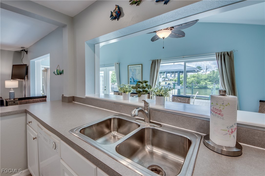 2 Bed Waterfront Home for Sale in Bokeelia, photo 15