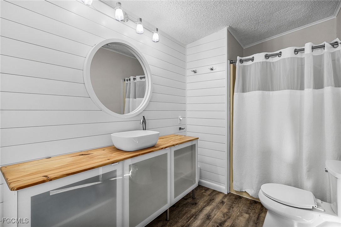 2 Bed ManufacturedHome for Sale in Pine Island Cove, FL — photo 15