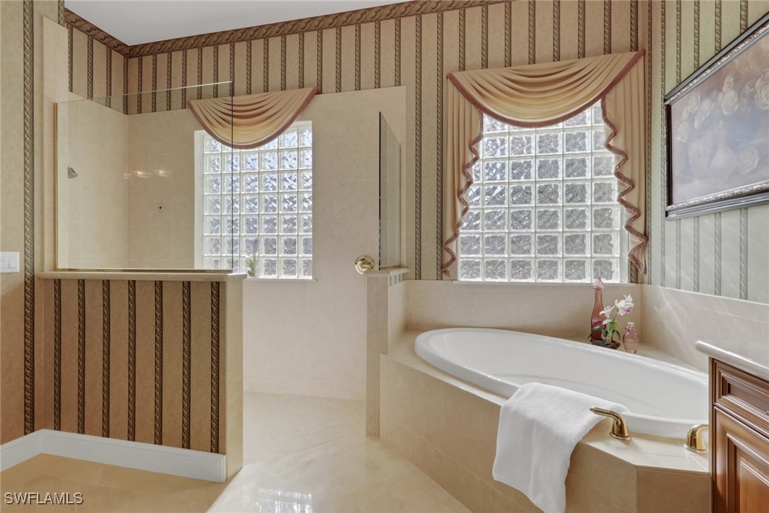 4 Bed Pool Home for Sale in Naples, photo 15