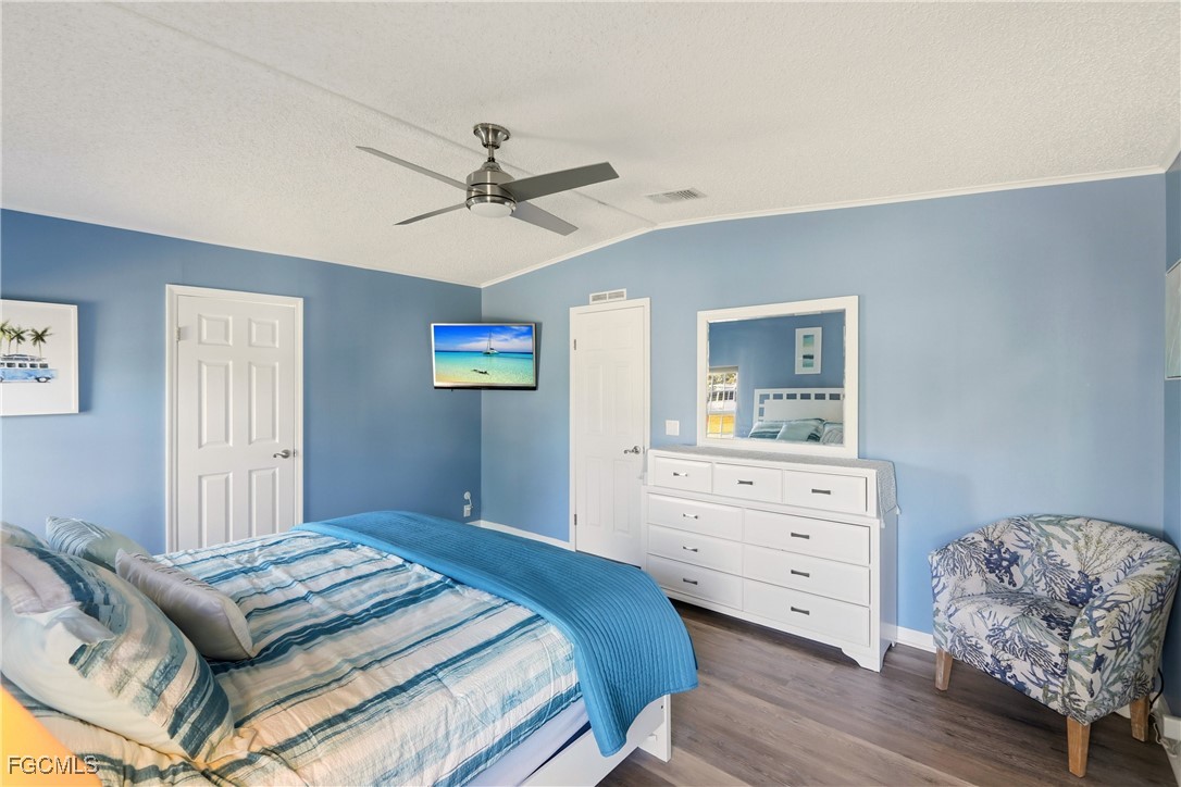 2 Bed ManufacturedHome for Sale in North Fort Myers, FL — photo 15