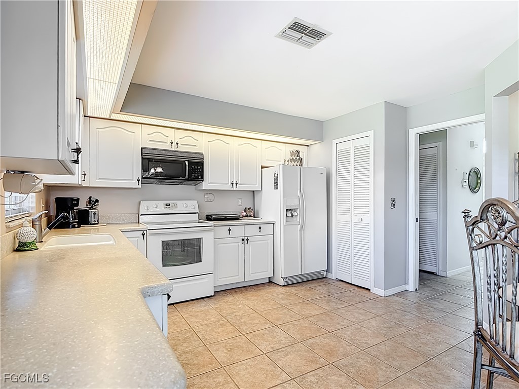 2 Bed SingleFamilyResidence for Sale in North Fort Myers, FL — photo 15