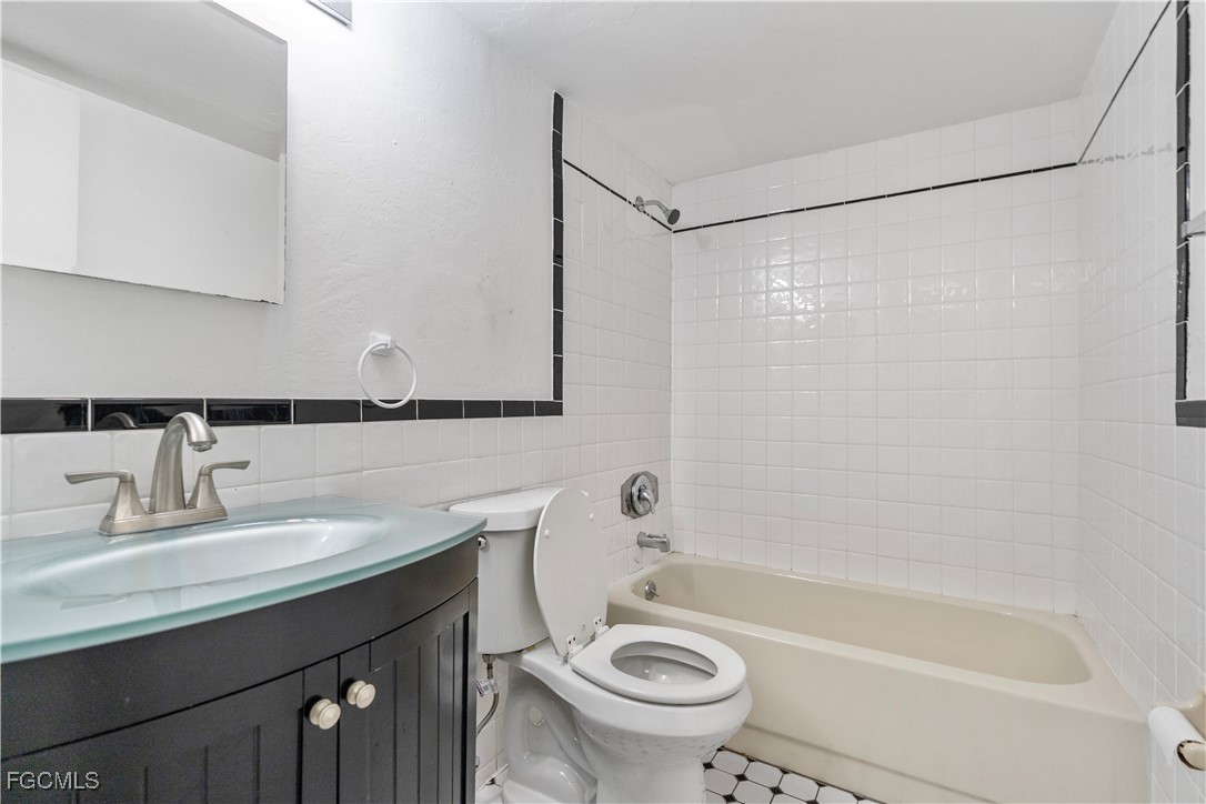 2 Bed Pool Home for Sale in Cape Coral, photo 15