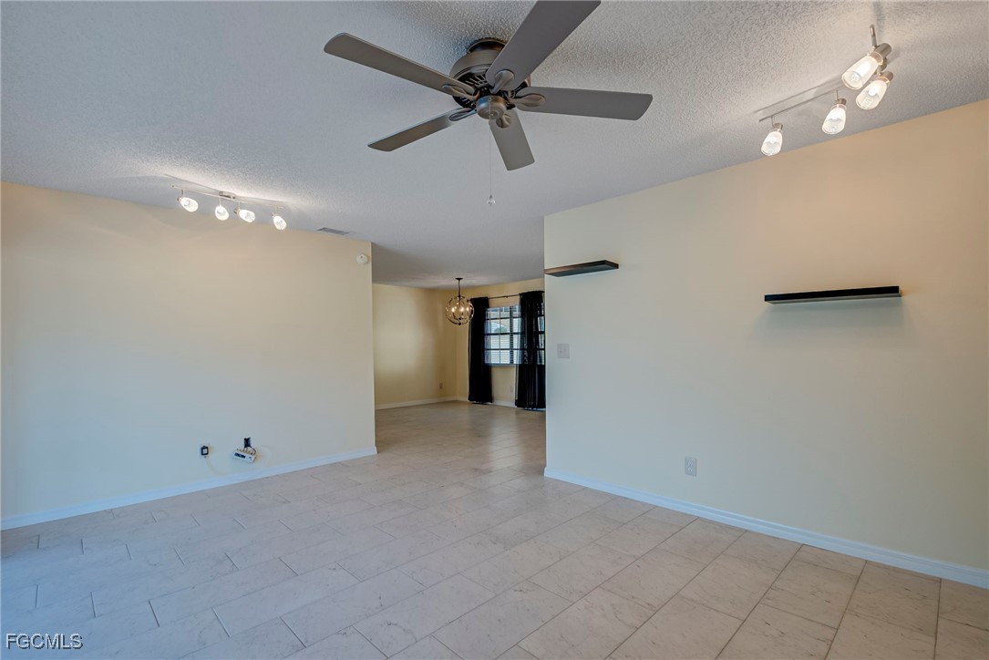 2 Bed Waterfront Home for Sale in Fort Myers, photo 15
