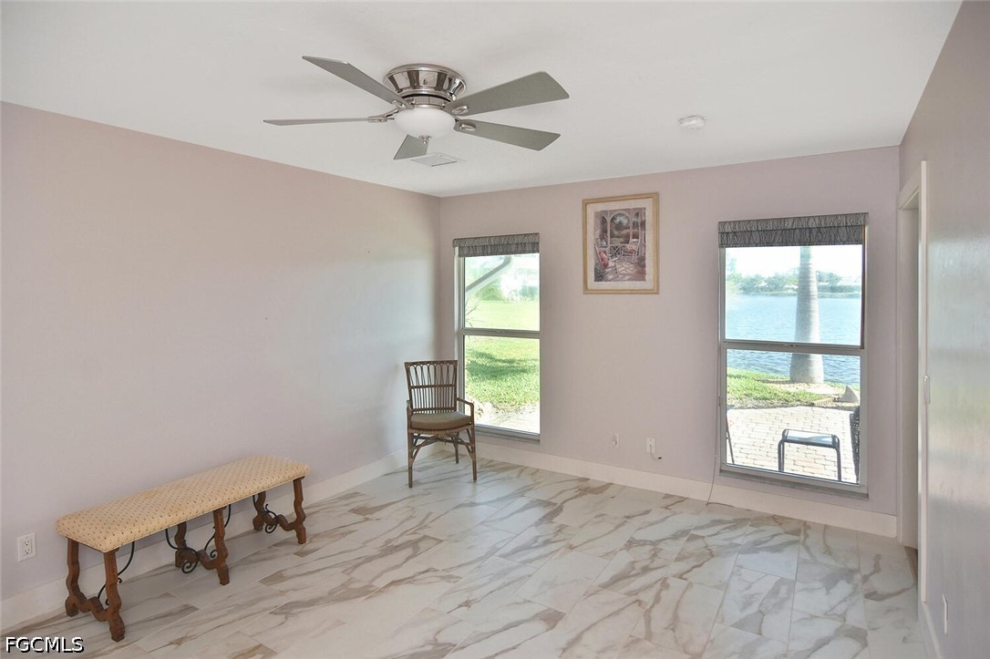 2 Bed Waterfront Home for Sale in Fort Myers, photo 15