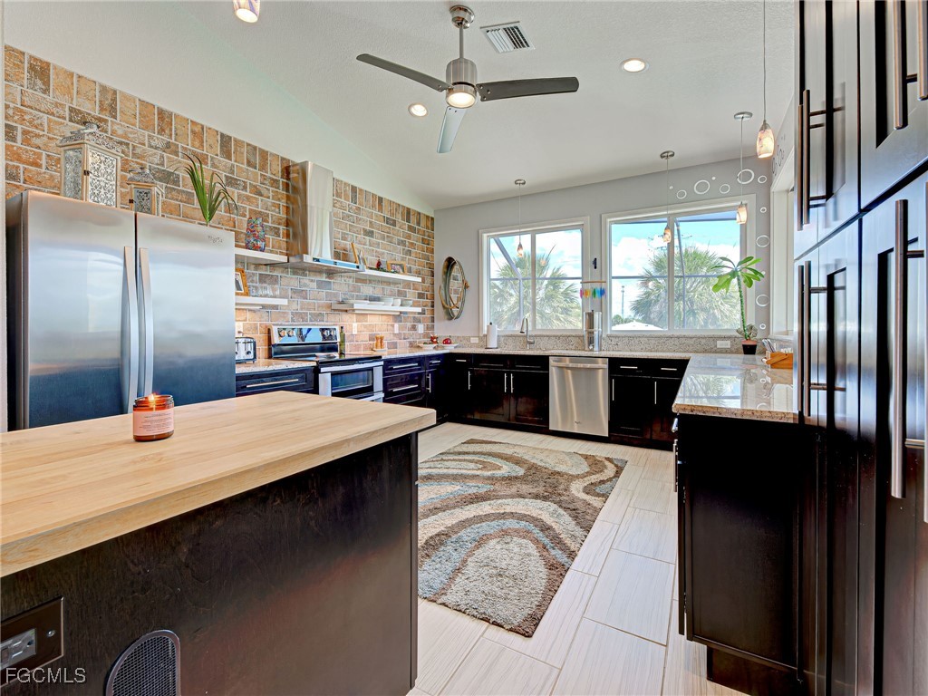 2 Bed Pool Home for Sale in Rotonda Villas, photo 15