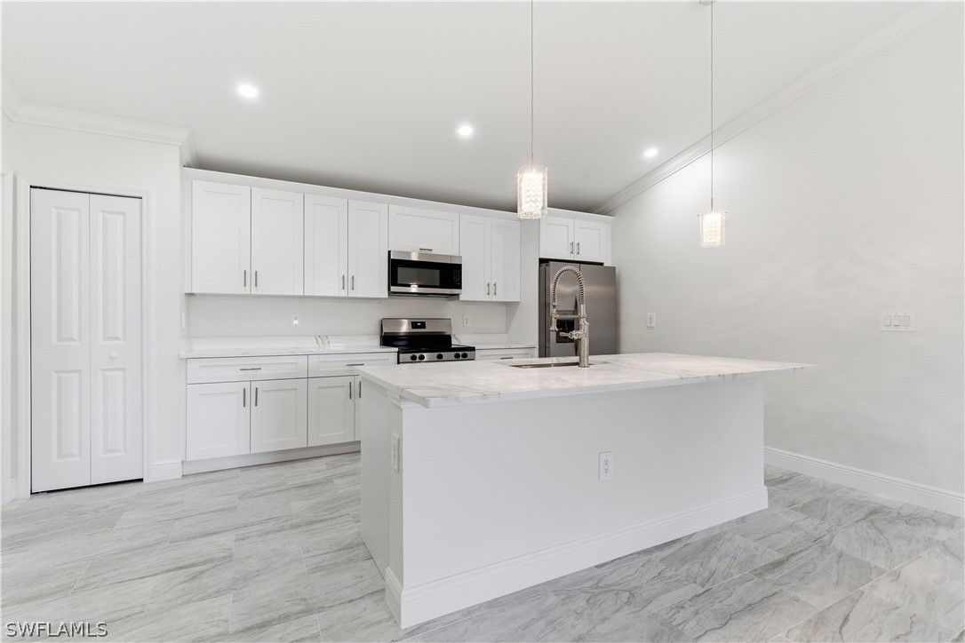 3 Bed SingleFamilyResidence for Sale in Fort Myers, FL — photo 15
