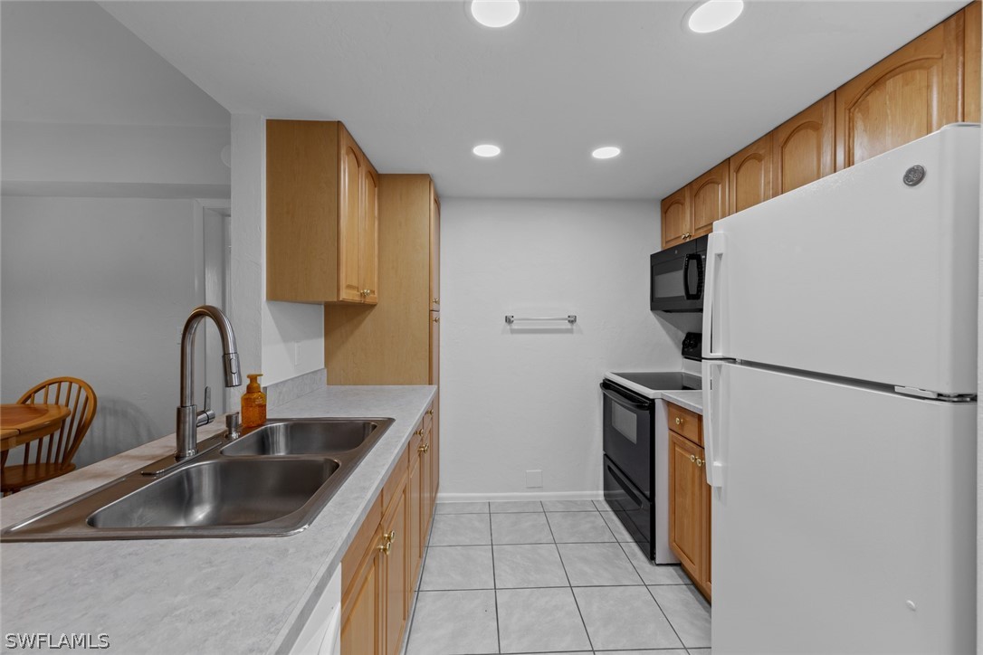 2 Bed Waterfront Home for Sale in Fort Myers, FL, $139,000 — photo 15
