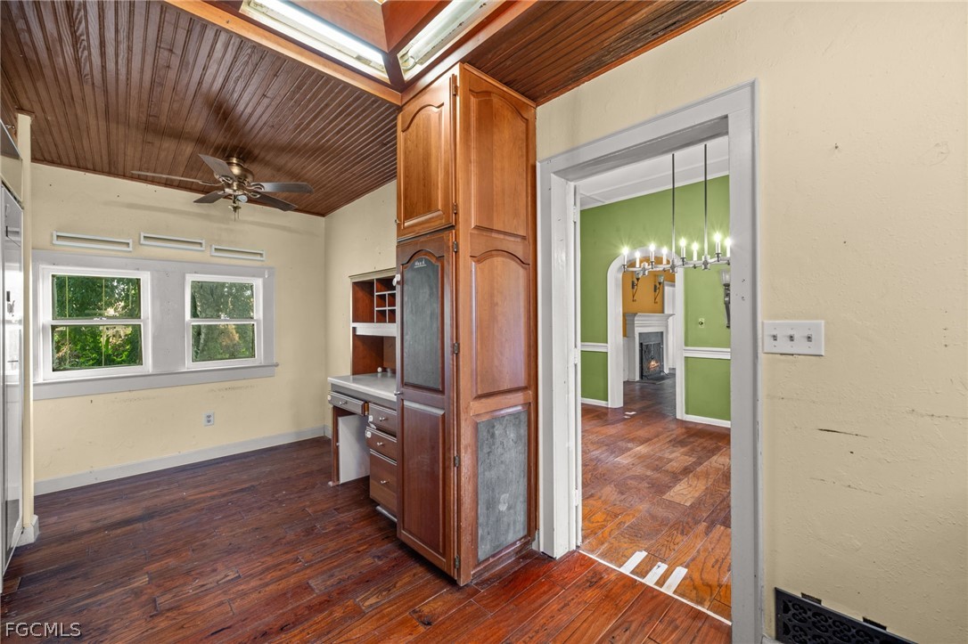 3 Bed SingleFamilyResidence for Sale in Bayshore Park, FL — photo 15