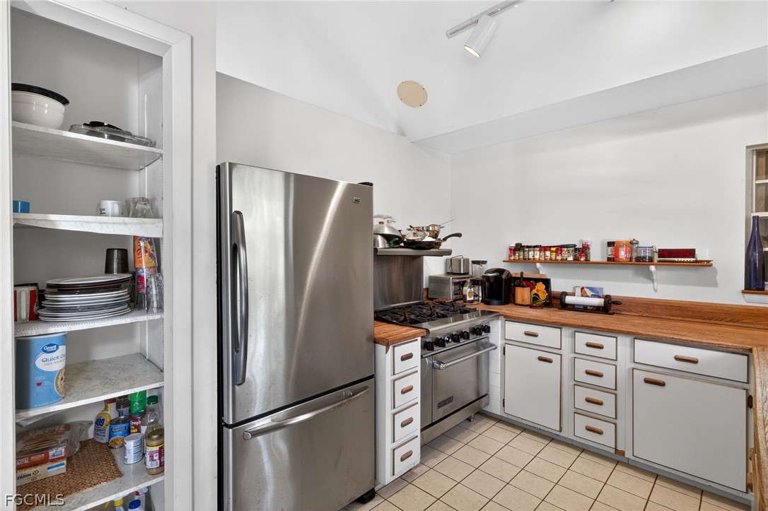 2 Bed SingleFamilyResidence for Sale in Fort Myers, FL — photo 15